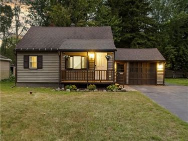 114 Maple Manor Drive , Syracuse, NY 13212