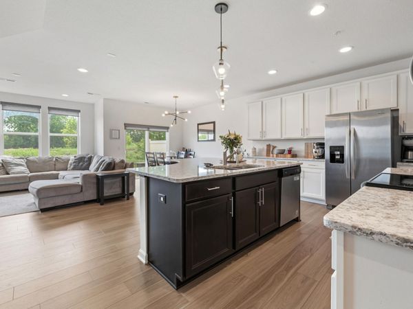 762 Stonegate Road , Chanhassen, MN 55317