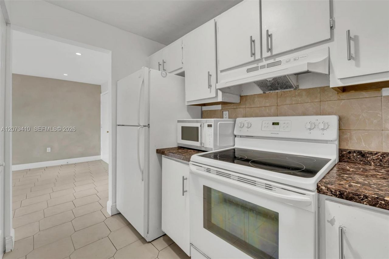 15470 SW 82nd Ln , Unit 332, Miami, FL 33193 Photo