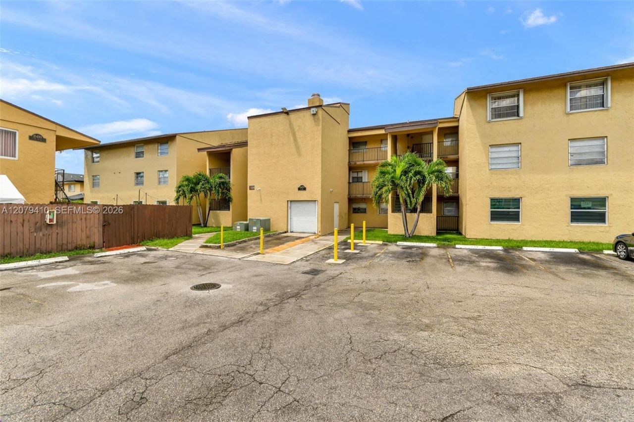 15470 SW 82nd Ln , Unit 332, Miami, FL 33193 Photo