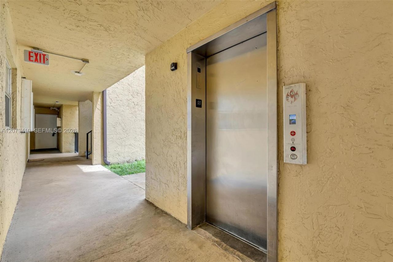 15470 SW 82nd Ln , Unit 332, Miami, FL 33193 Photo