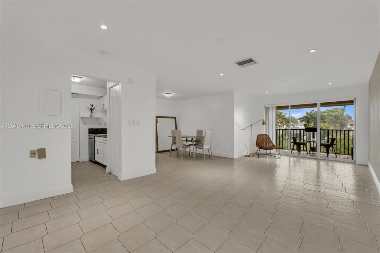 15470 SW 82nd Ln , Unit 332, Miami, FL 33193 Photo