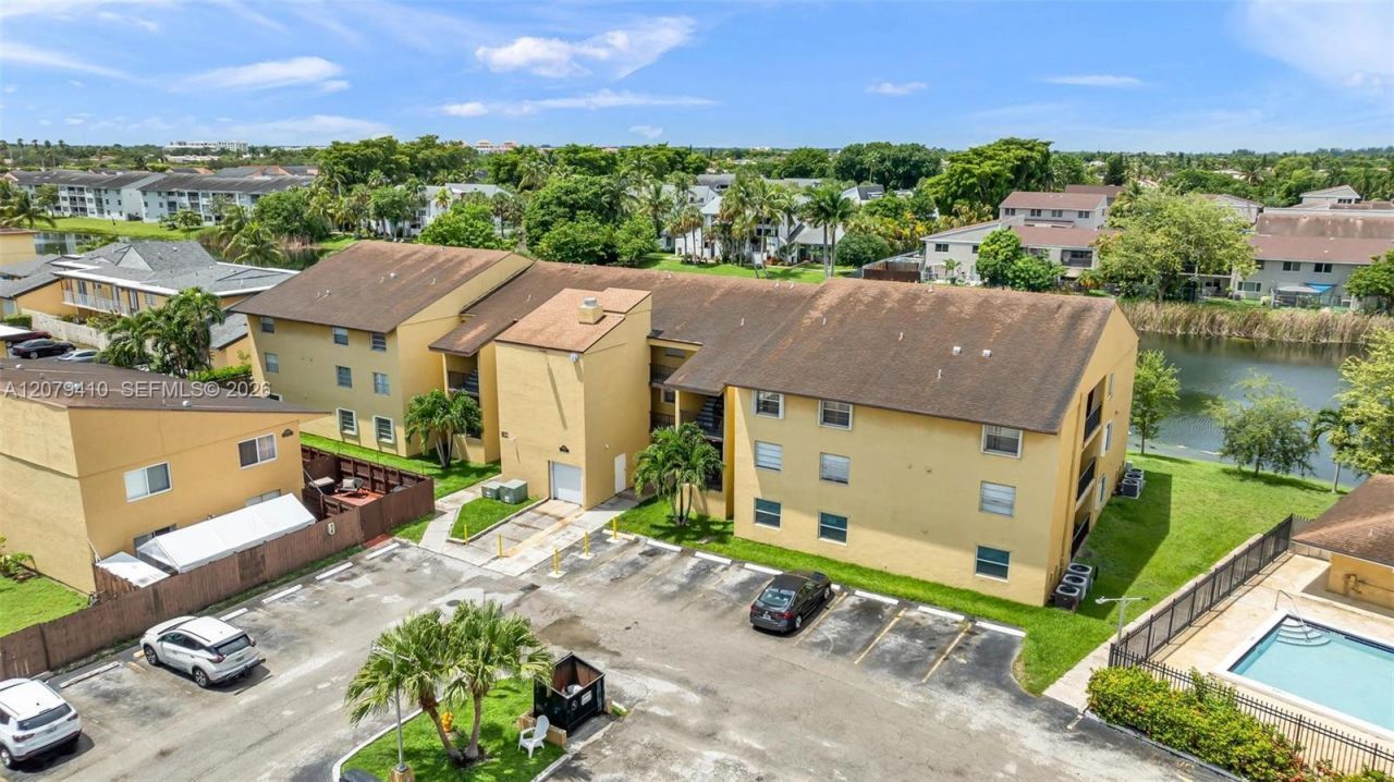15470 SW 82nd Ln , Unit 332, Miami, FL 33193 Photo