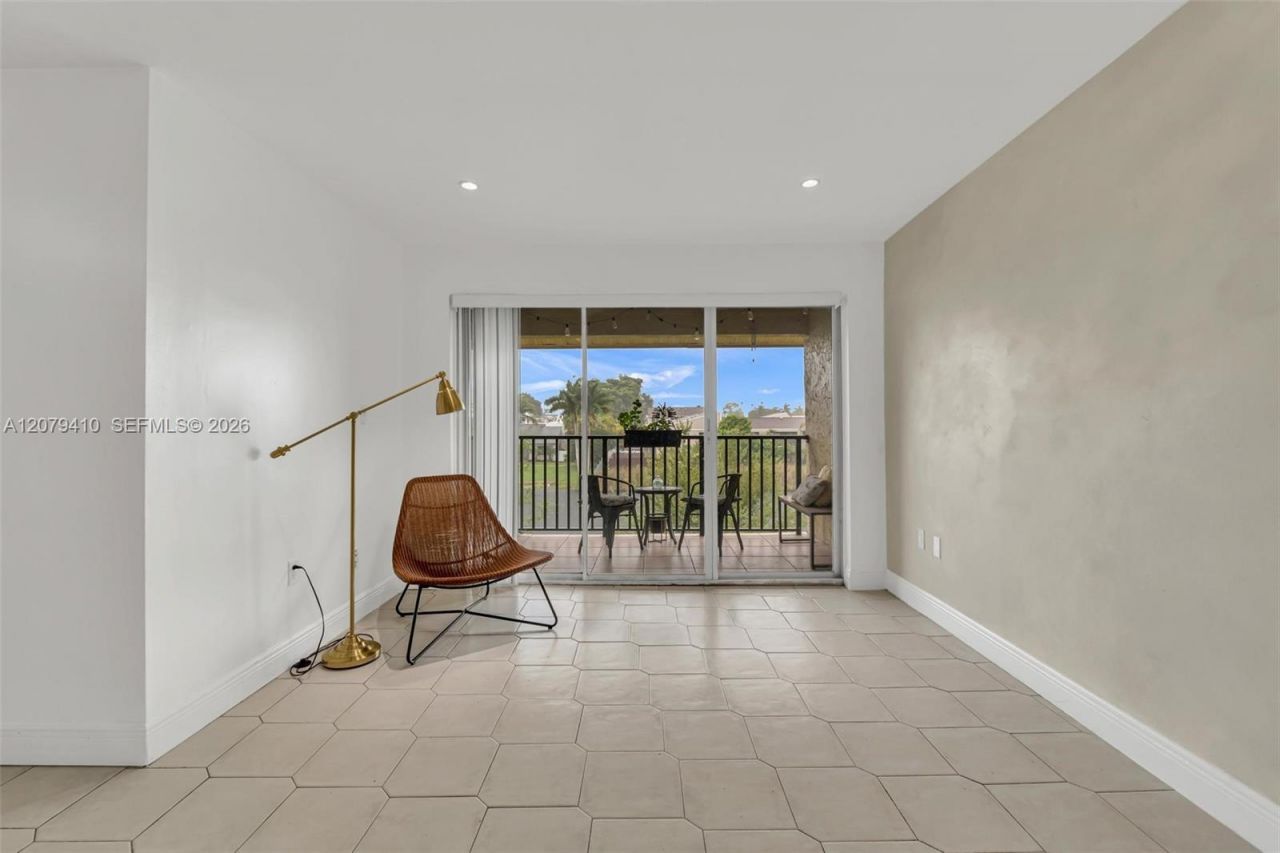 15470 SW 82nd Ln , Unit 332, Miami, FL 33193 Photo