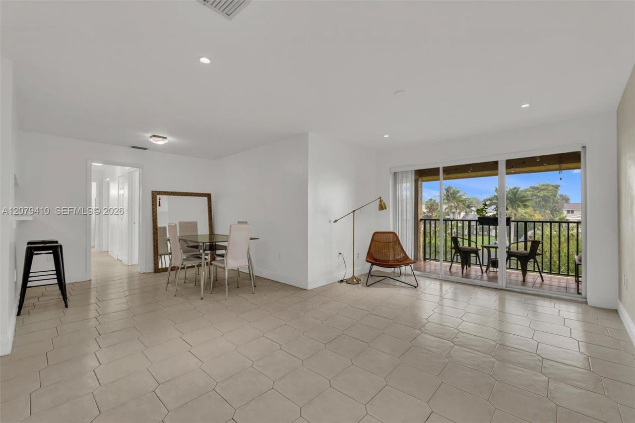 15470 SW 82nd Ln , Unit 332, Miami, FL 33193 Photo