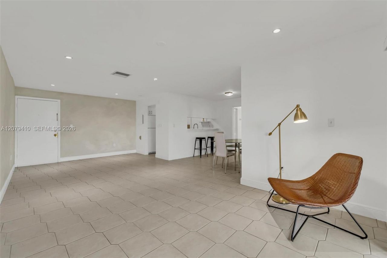 15470 SW 82nd Ln , Unit 332, Miami, FL 33193 Photo