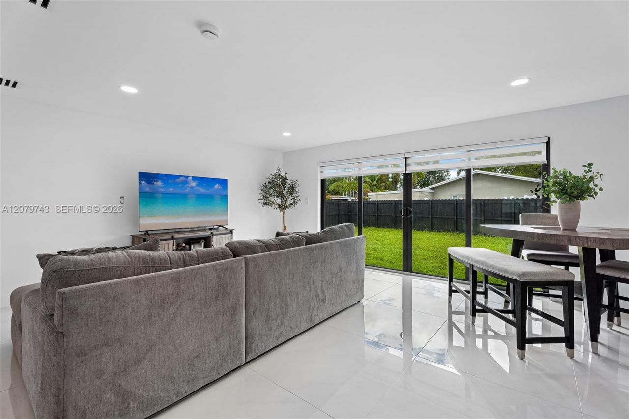 620 NW 98th Ave , Pembroke Pines, FL 33024 Photo