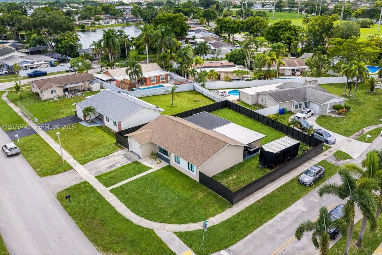 620 NW 98th Ave , Pembroke Pines, FL 33024 Photo