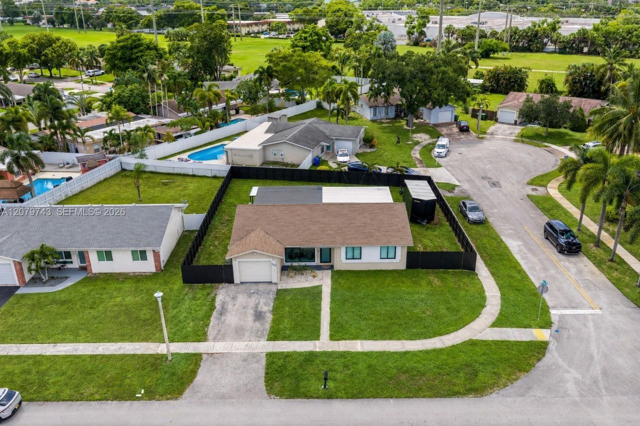 620 NW 98th Ave , Pembroke Pines, FL 33024 Photo
