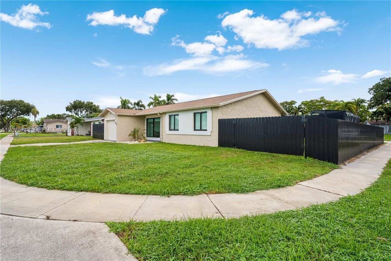 620 NW 98th Ave , Pembroke Pines, FL 33024 Photo