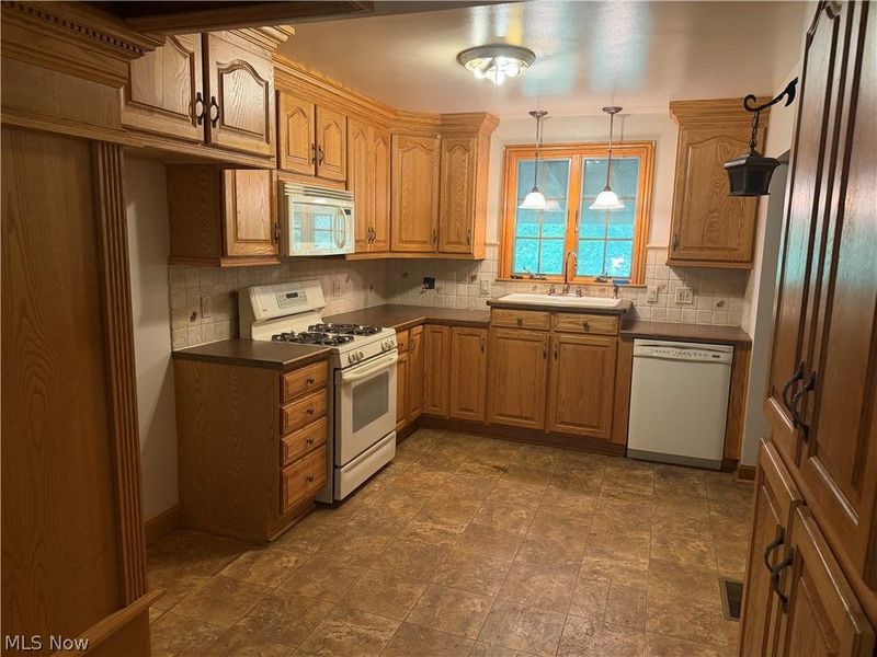 888 Danmead Avenue, Akron, OH 44305 Photo 4