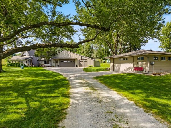 4333 Ring Road , Walker, IA 52352