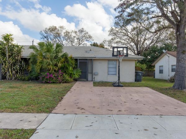 1348 Riverside Circle, Wellington, FL 33414
