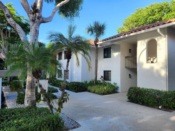 30 PELICAN POINTE Drive, Unit 201, Delray Beach, FL 33483
