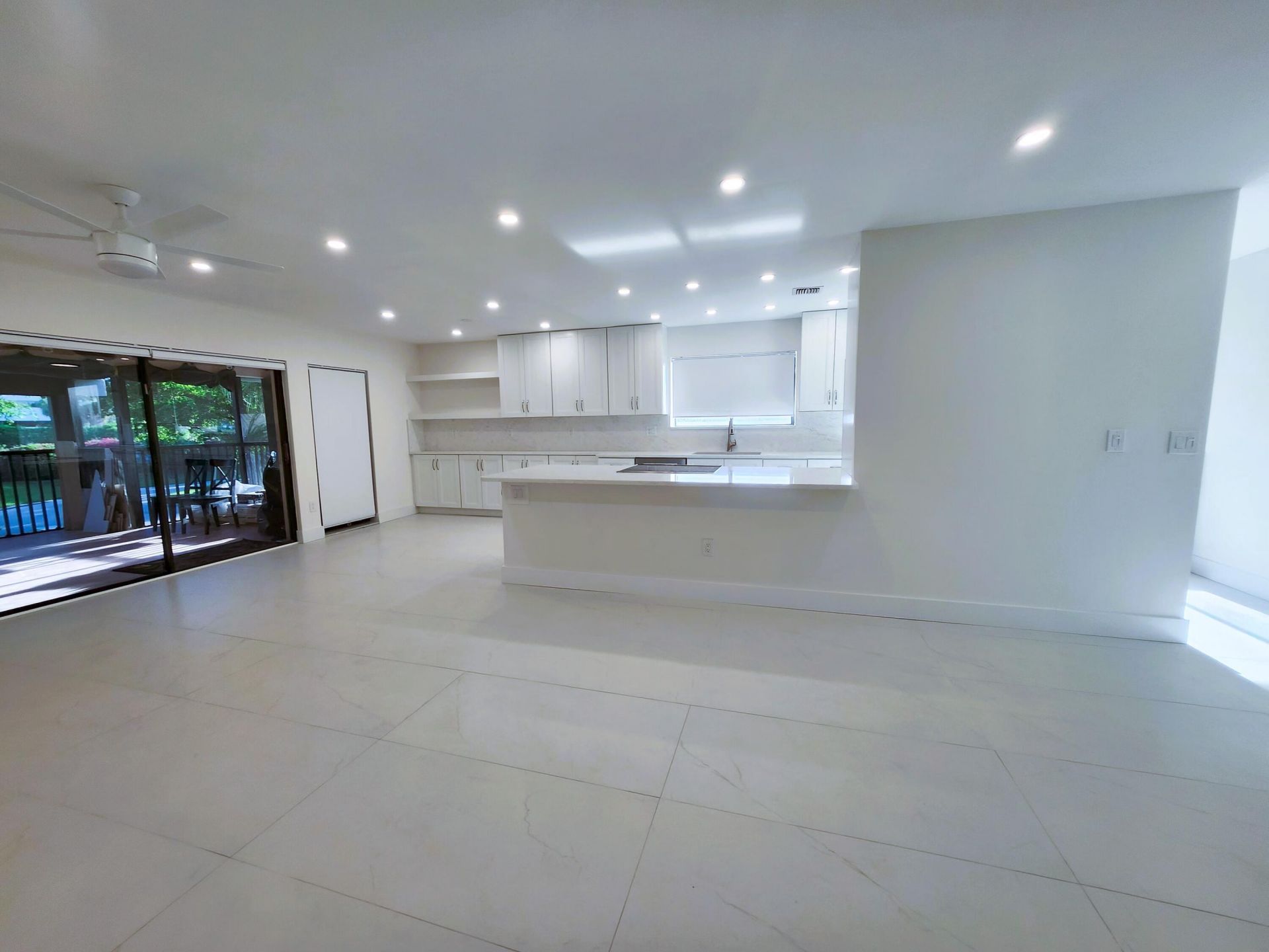 30 Pelican Pointe Drive, Unit 201, Delray Beach, FL 33483 Photo