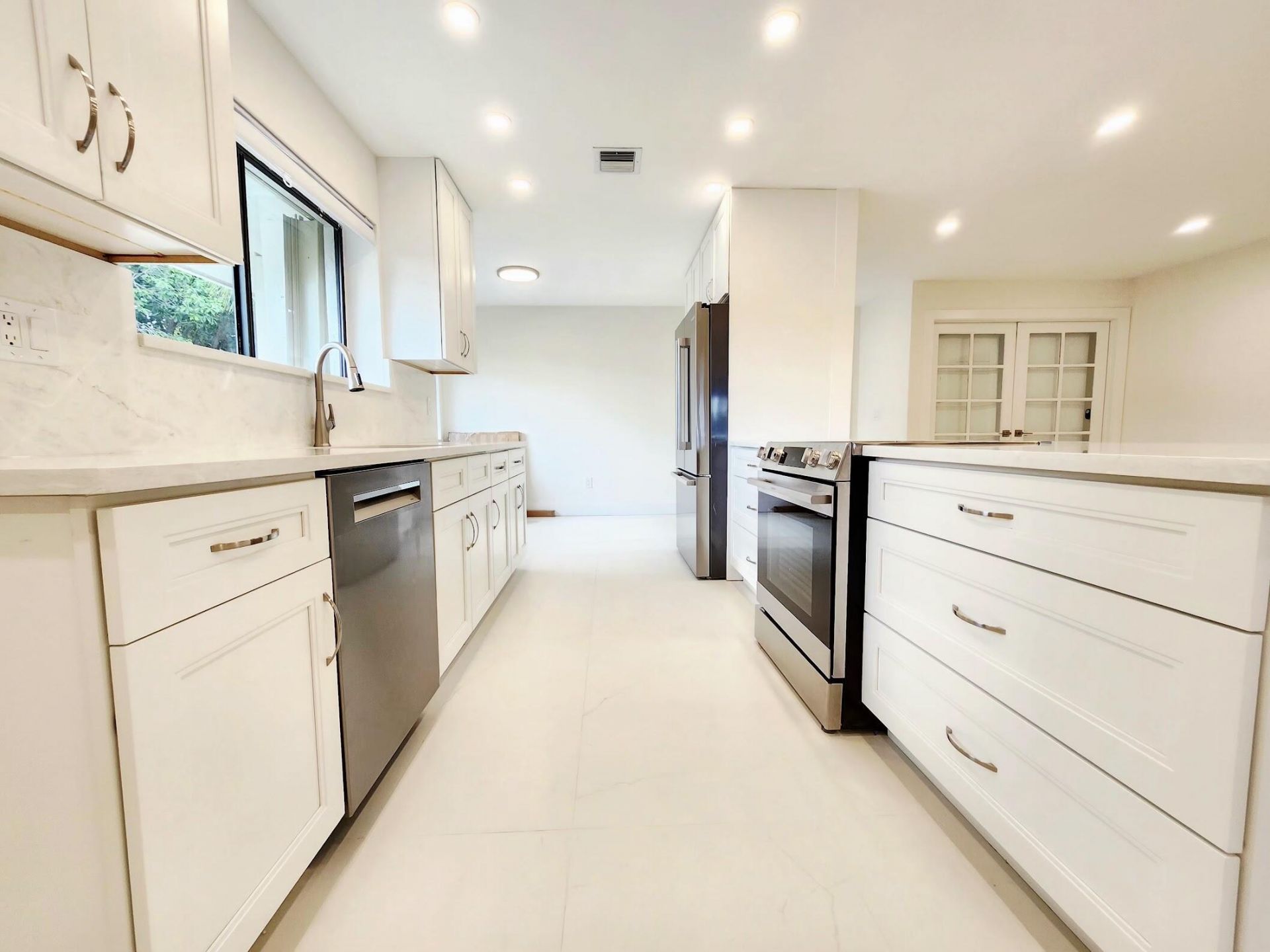 30 Pelican Pointe Drive, Unit 201, Delray Beach, FL 33483 Photo