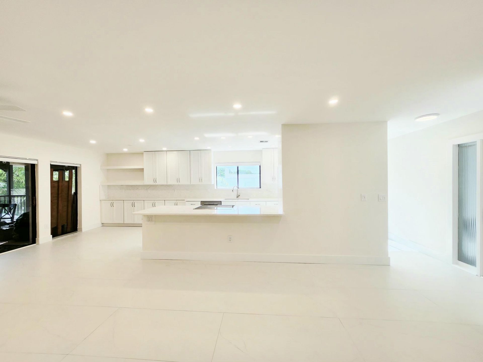 30 Pelican Pointe Drive, Unit 201, Delray Beach, FL 33483 Photo
