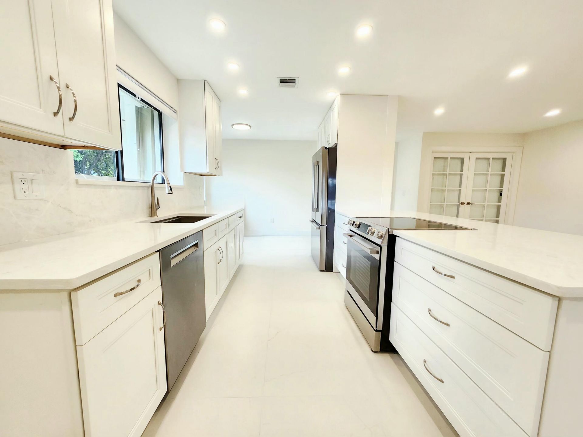 30 Pelican Pointe Drive, Unit 201, Delray Beach, FL 33483 Photo