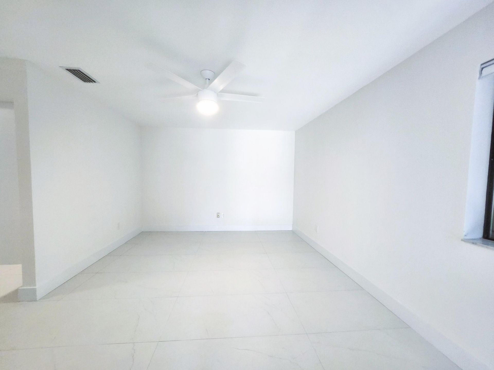 30 Pelican Pointe Drive, Unit 201, Delray Beach, FL 33483 Photo