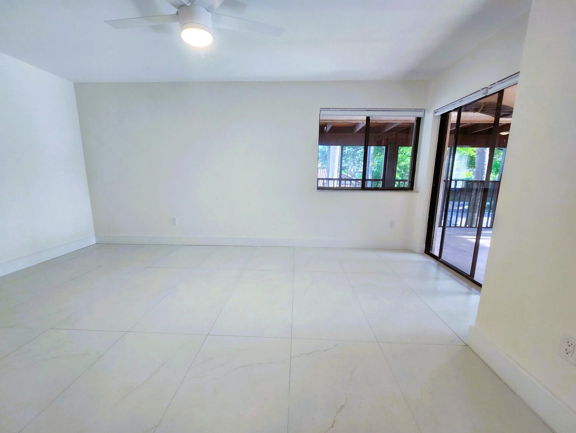 30 Pelican Pointe Drive, Unit 201, Delray Beach, FL 33483 Photo