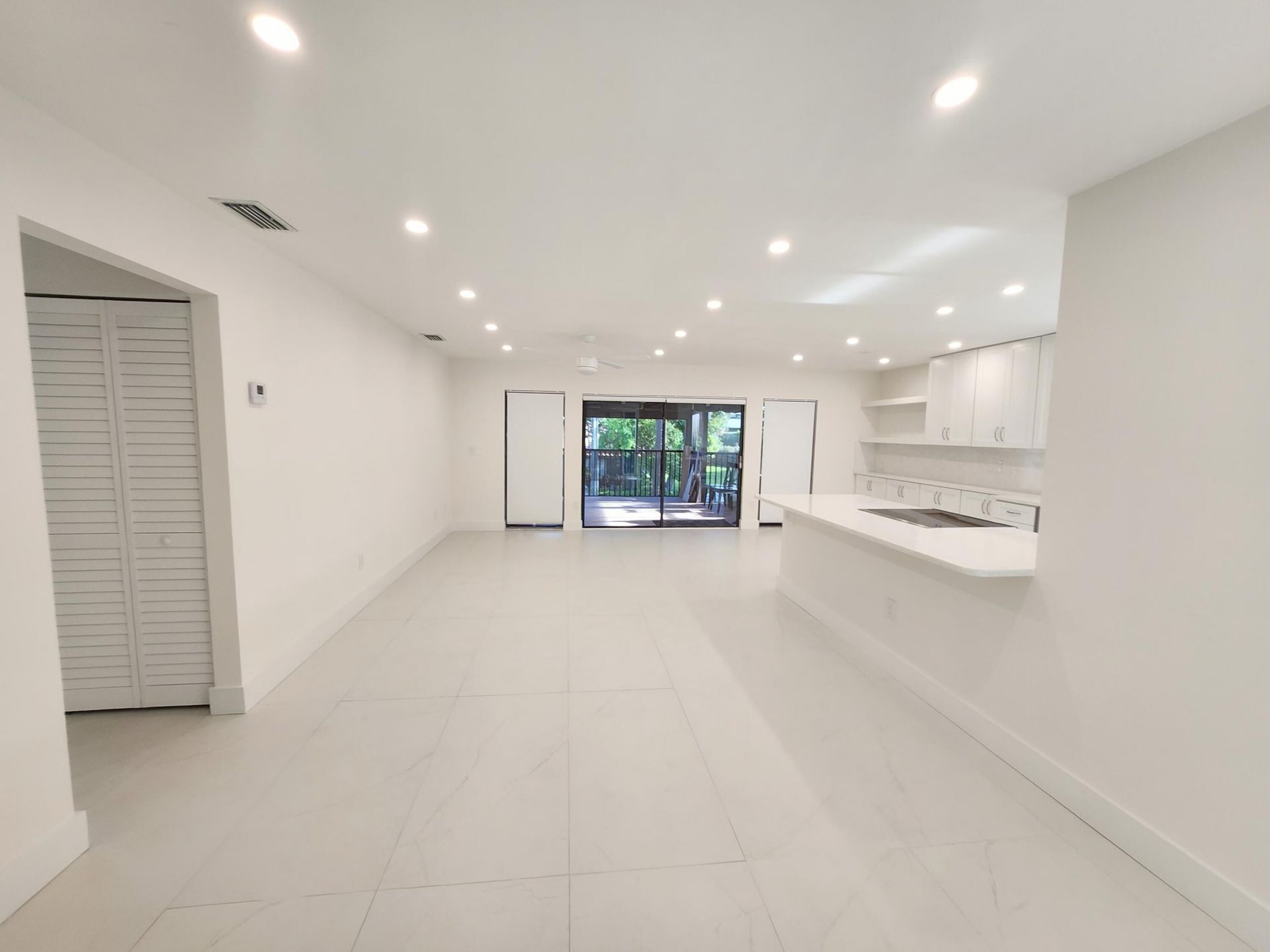 30 Pelican Pointe Drive, Unit 201, Delray Beach, FL 33483 Photo