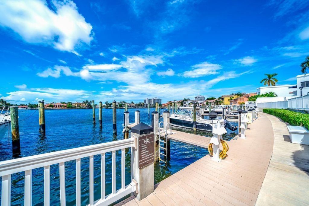 30 Pelican Pointe Drive, Unit 201, Delray Beach, FL 33483 Photo