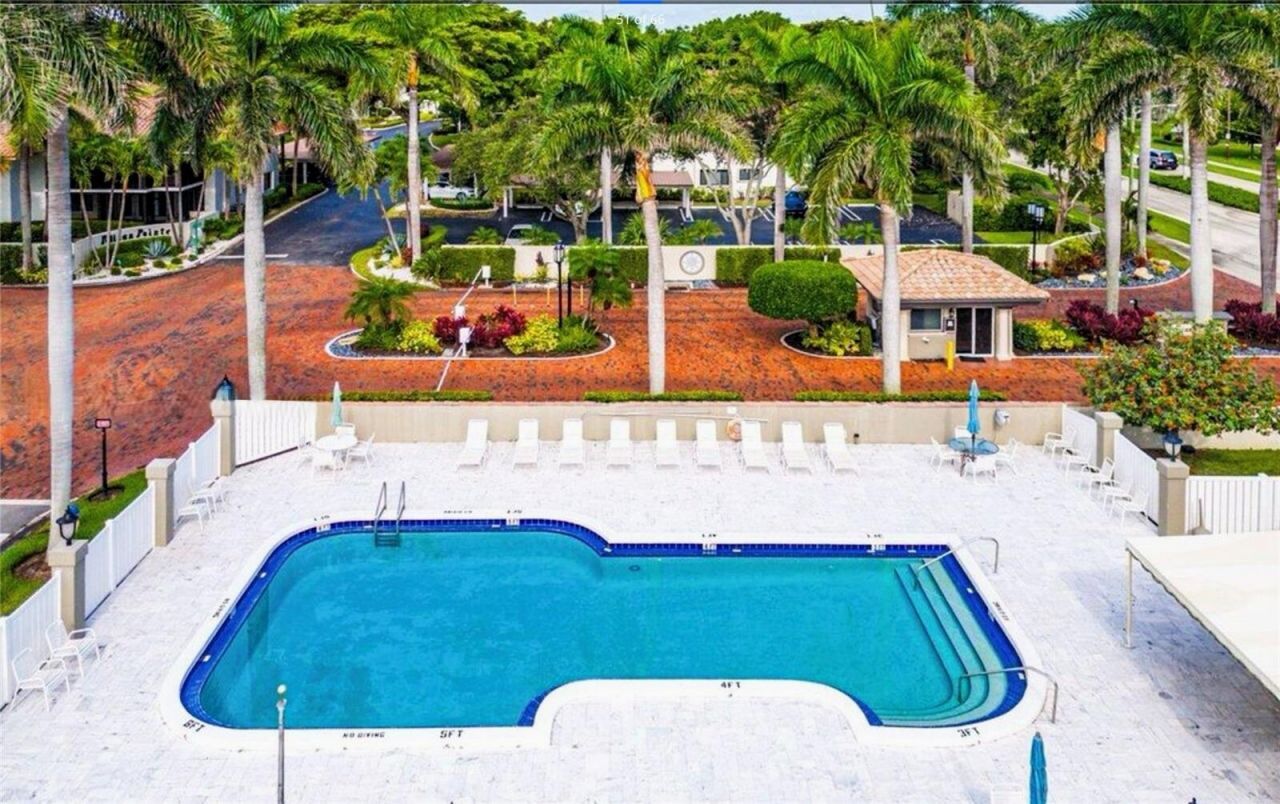 30 Pelican Pointe Drive, Unit 201, Delray Beach, FL 33483 Photo