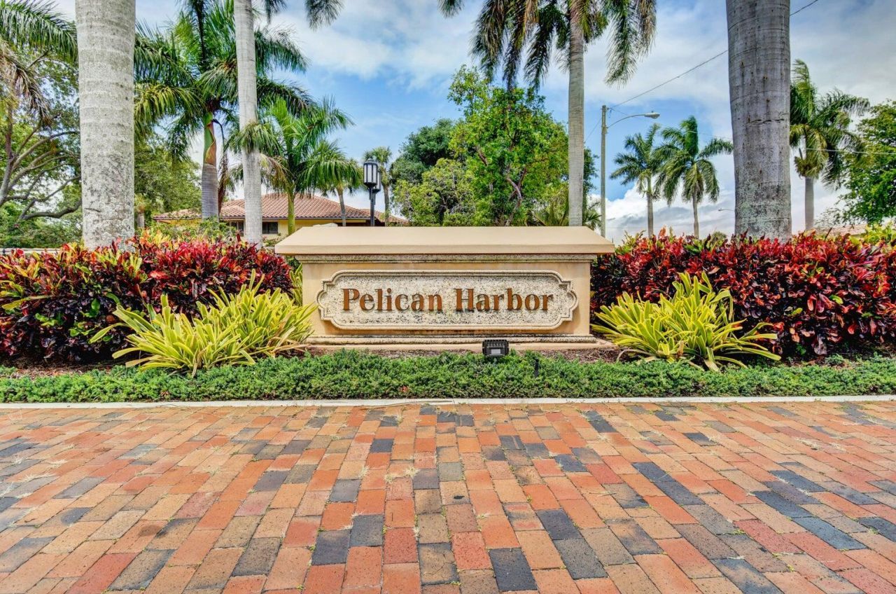 30 Pelican Pointe Drive, Unit 201, Delray Beach, FL 33483 Photo
