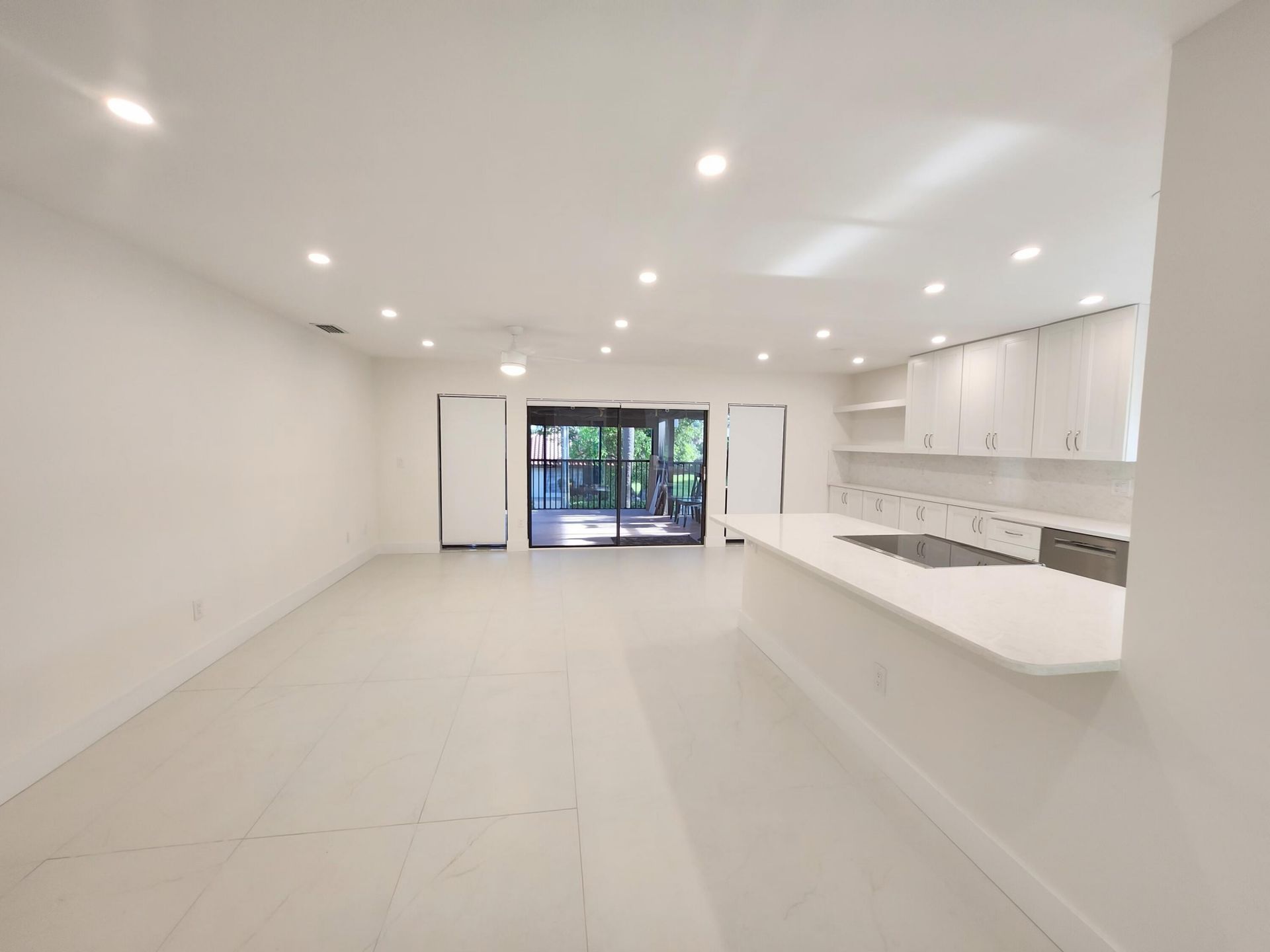 30 Pelican Pointe Drive, Unit 201, Delray Beach, FL 33483 Photo