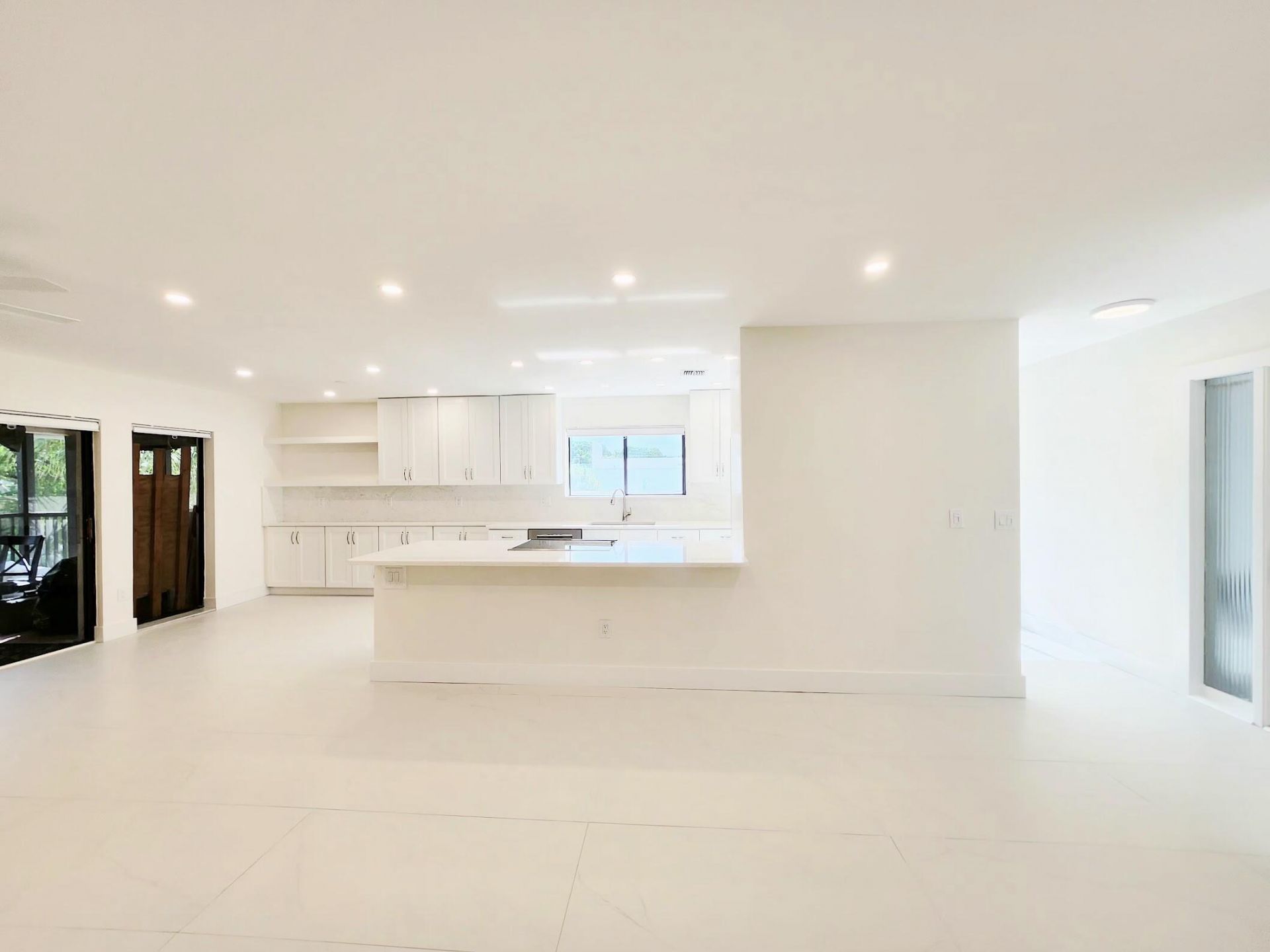 30 Pelican Pointe Drive, Unit 201, Delray Beach, FL 33483 Photo