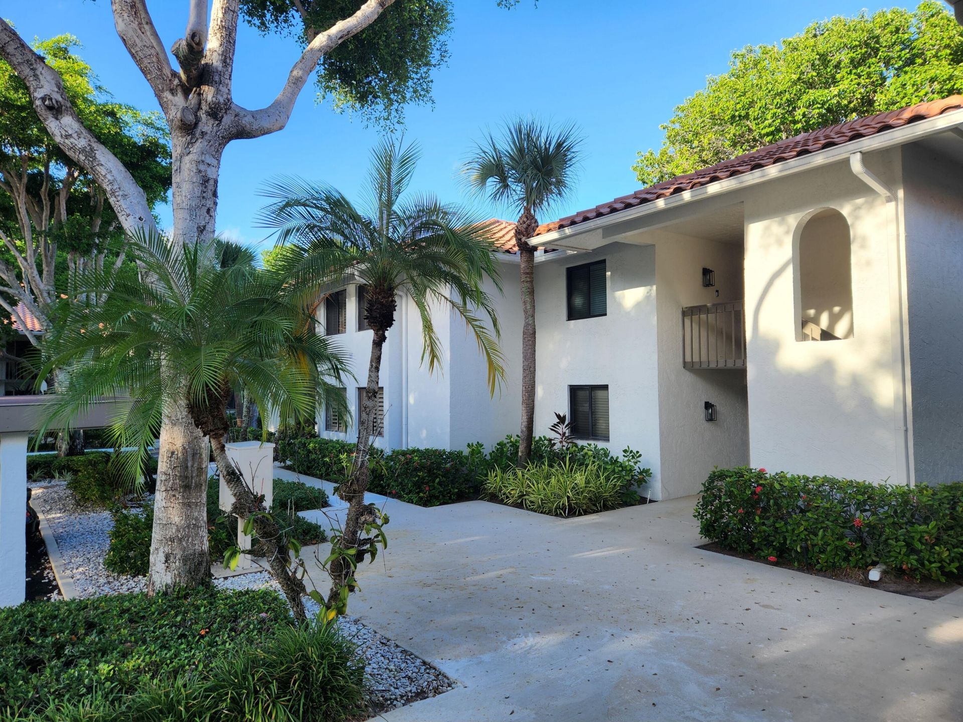 30 Pelican Pointe Drive, Unit 201, Delray Beach, FL 33483 Photo