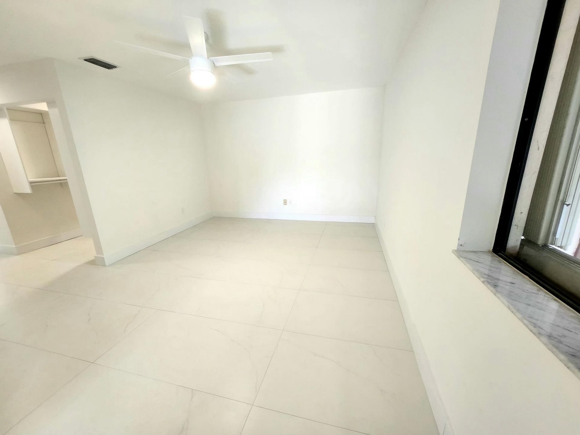 30 Pelican Pointe Drive, Unit 201, Delray Beach, FL 33483 Photo