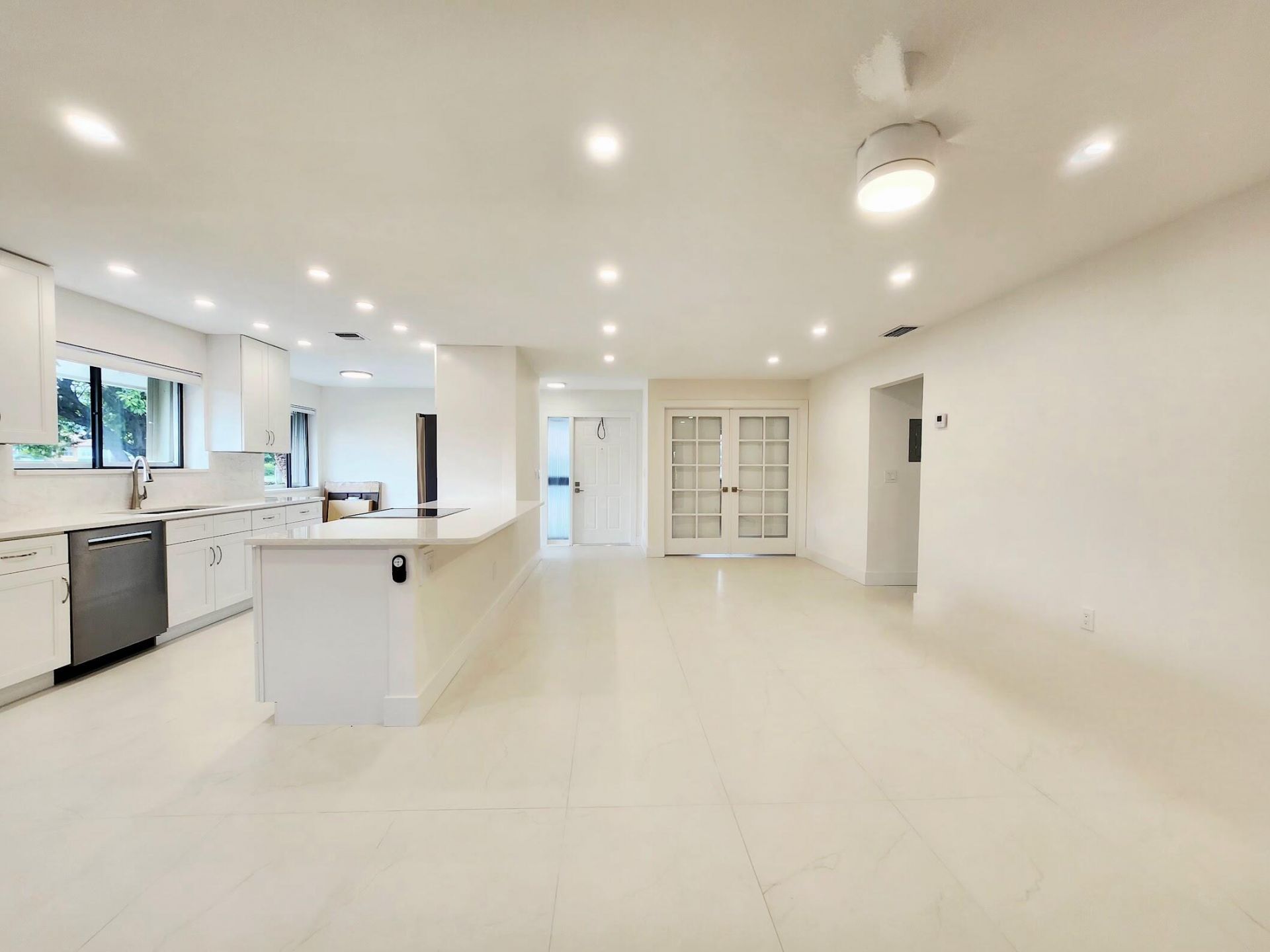 30 Pelican Pointe Drive, Unit 201, Delray Beach, FL 33483 Photo