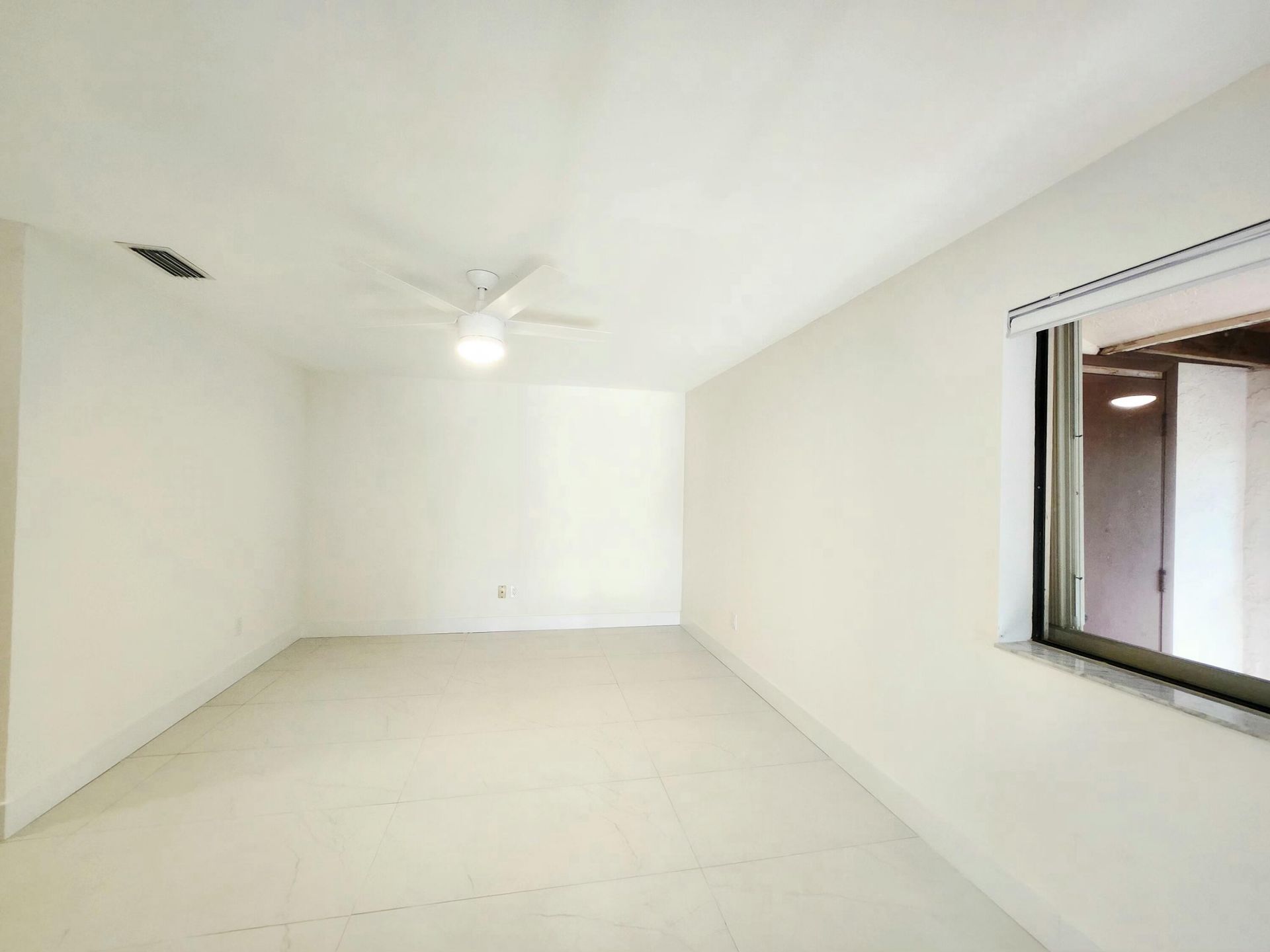 30 Pelican Pointe Drive, Unit 201, Delray Beach, FL 33483 Photo