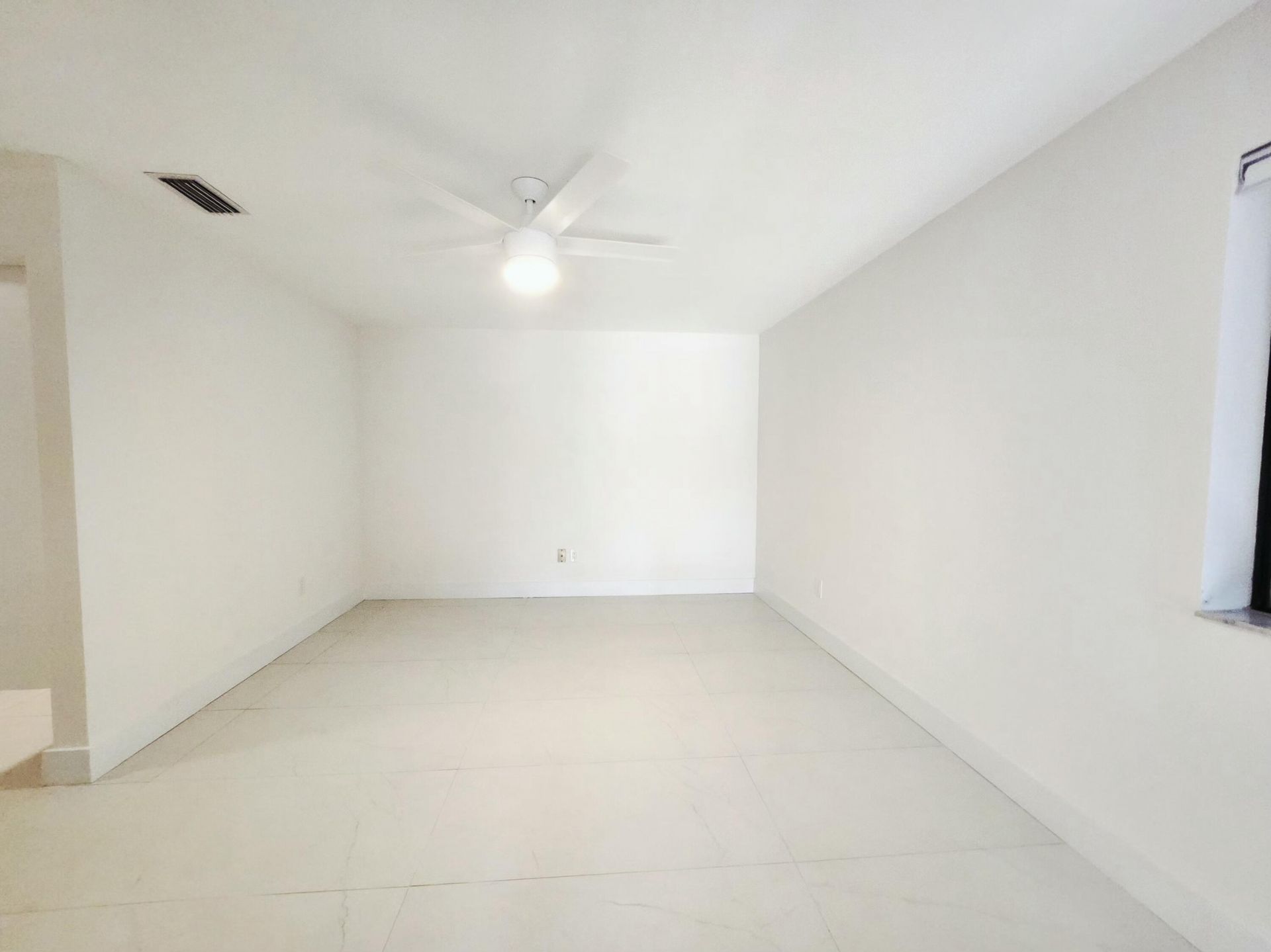 30 Pelican Pointe Drive, Unit 201, Delray Beach, FL 33483 Photo