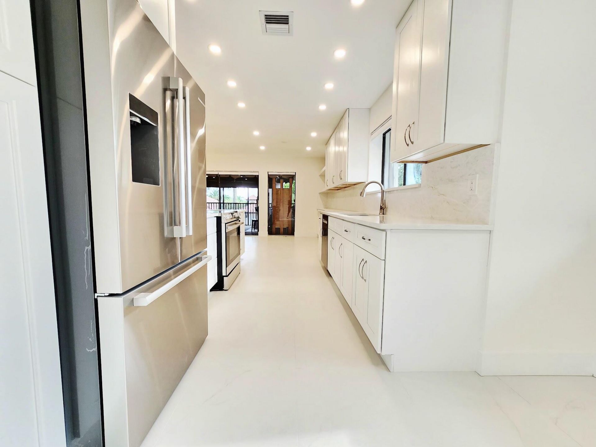 30 Pelican Pointe Drive, Unit 201, Delray Beach, FL 33483 Photo