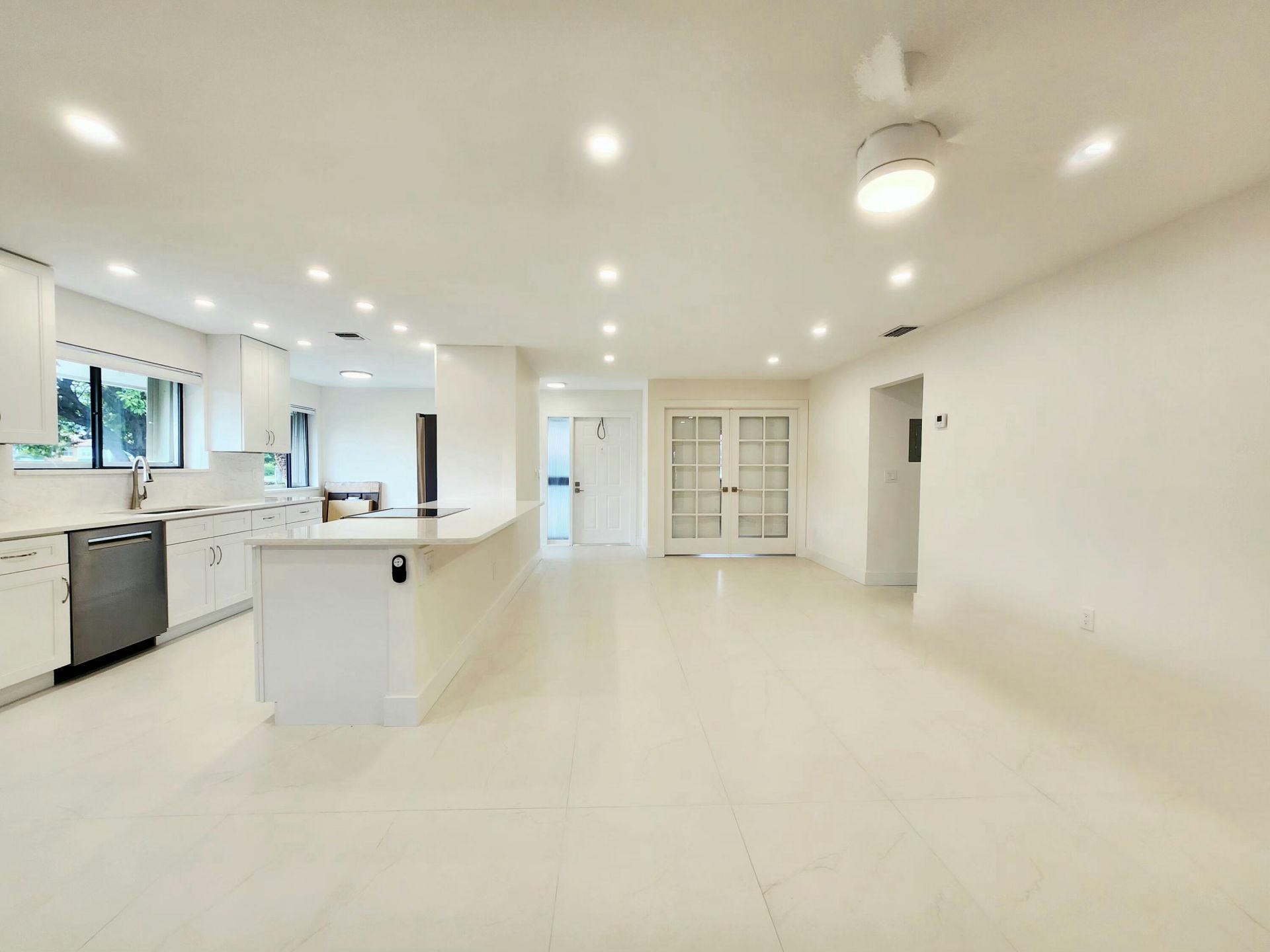30 Pelican Pointe Drive, Unit 201, Delray Beach, FL 33483 Photo