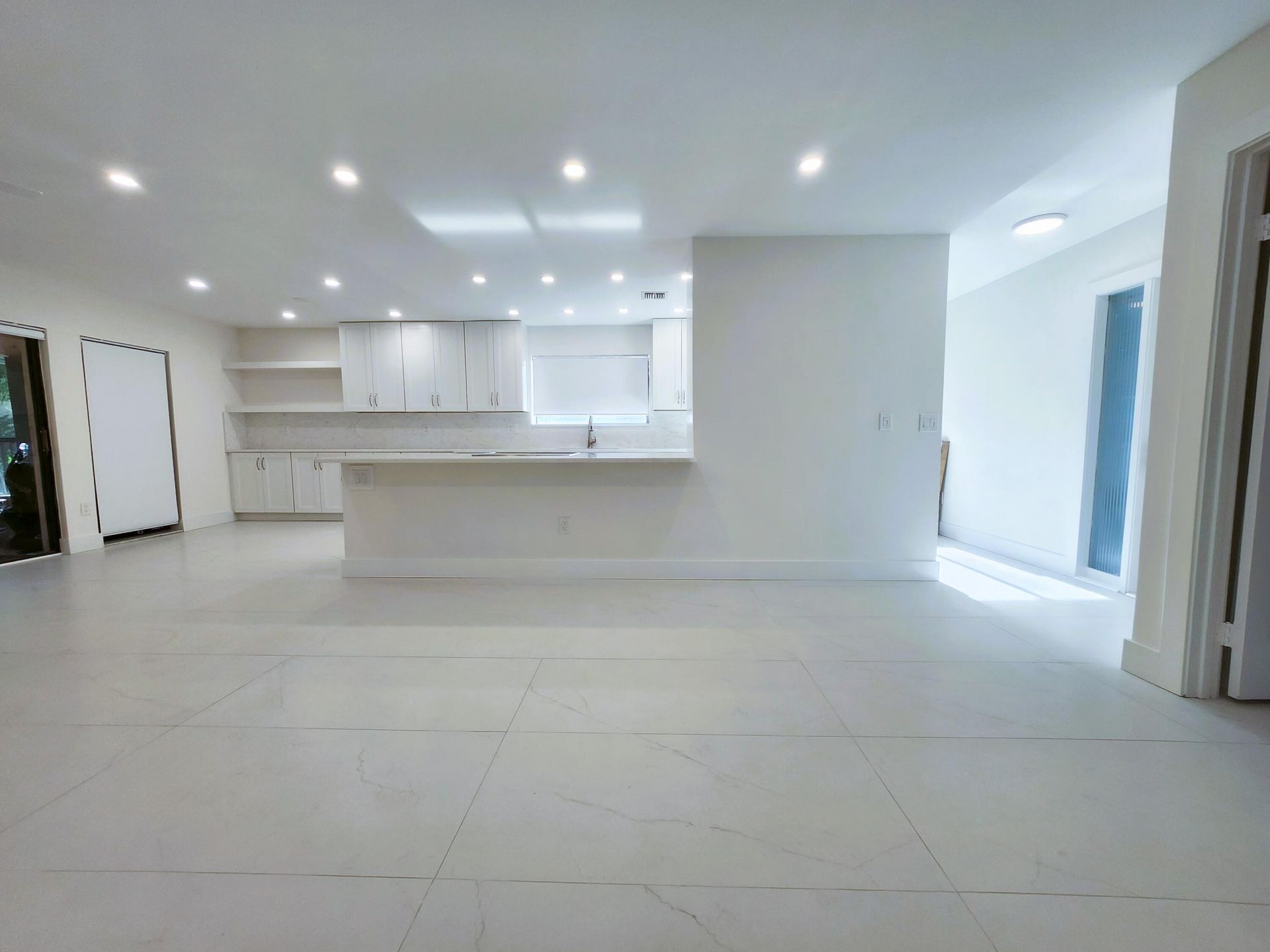 30 Pelican Pointe Drive, Unit 201, Delray Beach, FL 33483 Photo