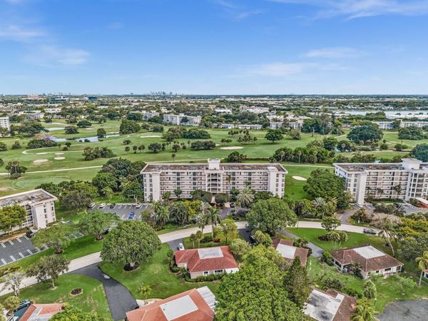 2950 N Palm Aire Drive, Unit 607, Pompano Beach, FL 33069