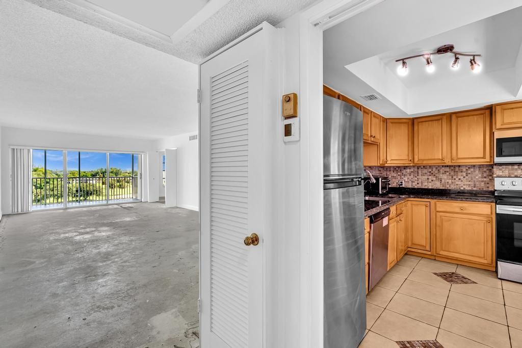 2950 N Palm Aire Drive, Unit 607, Pompano Beach, FL 33069 Photo