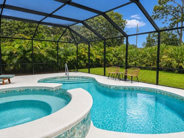 415 SE Calmoso Drive, Port St. Lucie, FL 34983