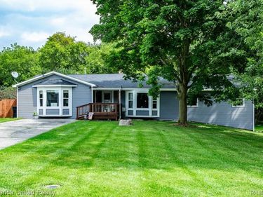 252 Pinewood Drive , Fowlerville Village, Mi 48836