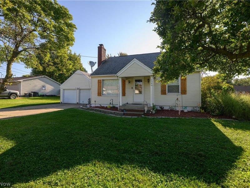 2380 Perry Drive SW, Canton, OH 44706 Photo 1