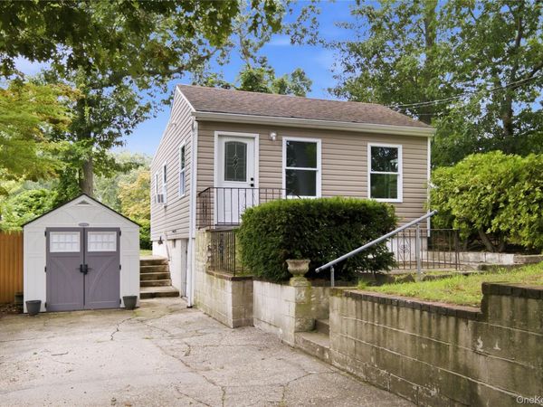 34 Whitestone Road , Sound Beach, NY 11789