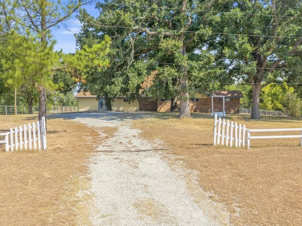 12438 Campbell Road , Marietta, OK 73448