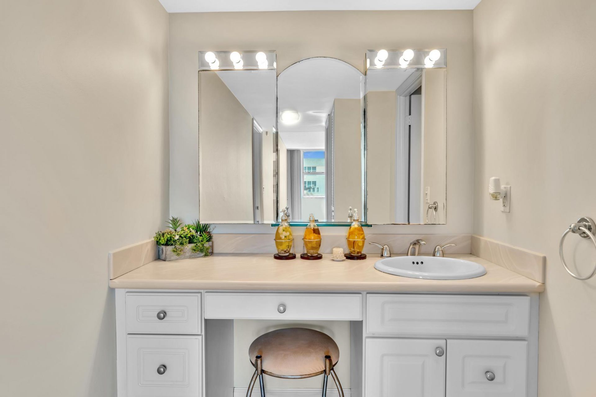 1150 Hillsboro Mile, Unit 914, Hillsboro Beach, FL 33062 Photo