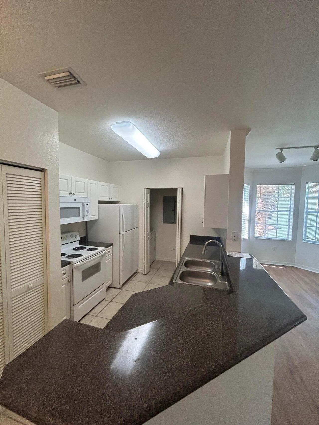 272 SE Kitching Circle, Stuart, FL 34994 Photo