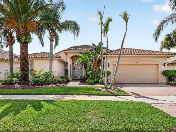 303 NW BAYSIDE Court, Port St. Lucie, FL 34986