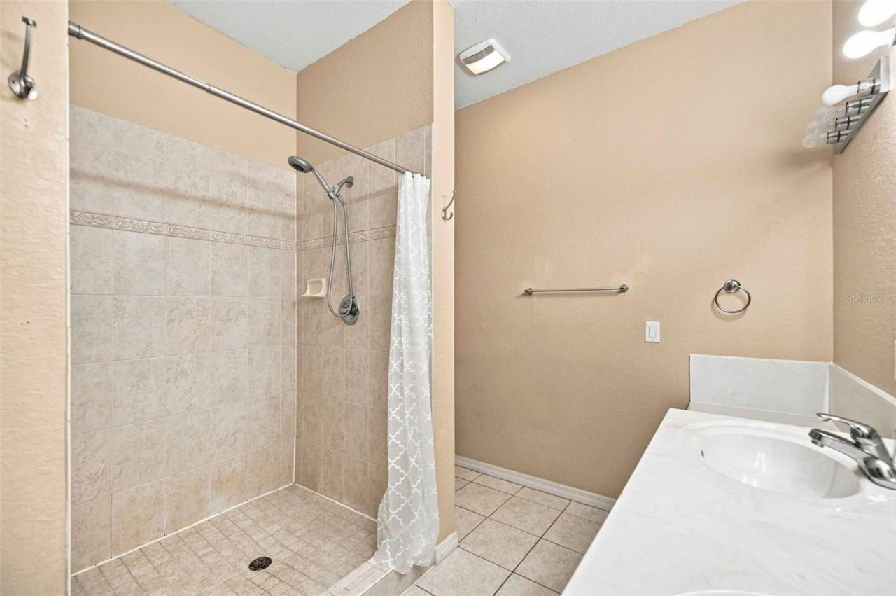 1050 NE 165th Street , Citra, FL 32113 Photo