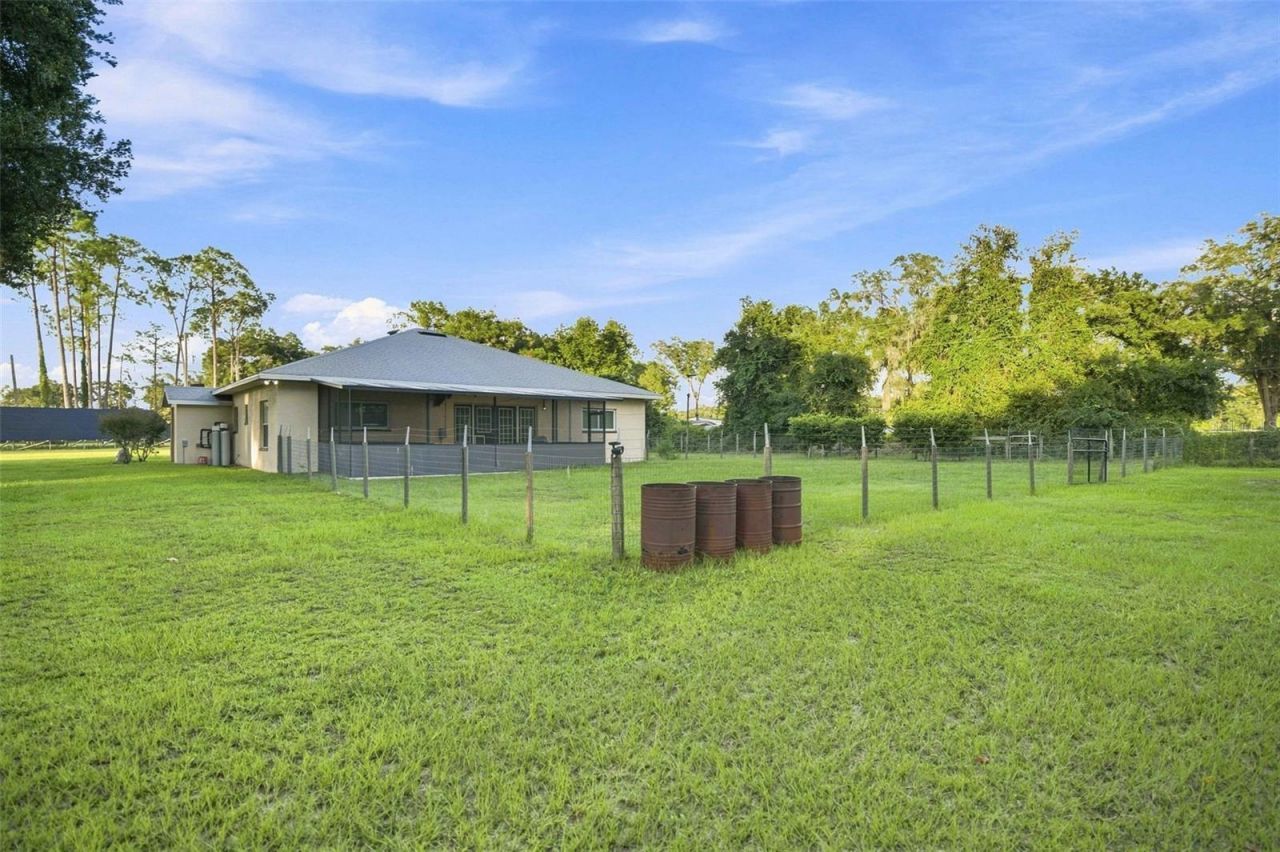 1050 NE 165th Street , Citra, FL 32113 Photo